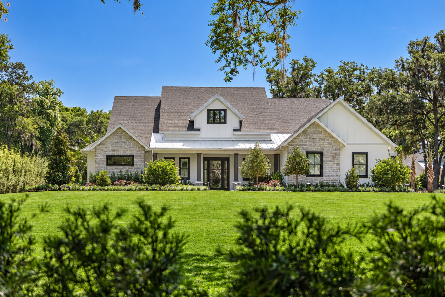 luetgert-development-corporation-lakefront-estate-front-exterior-bel-lago-ocala