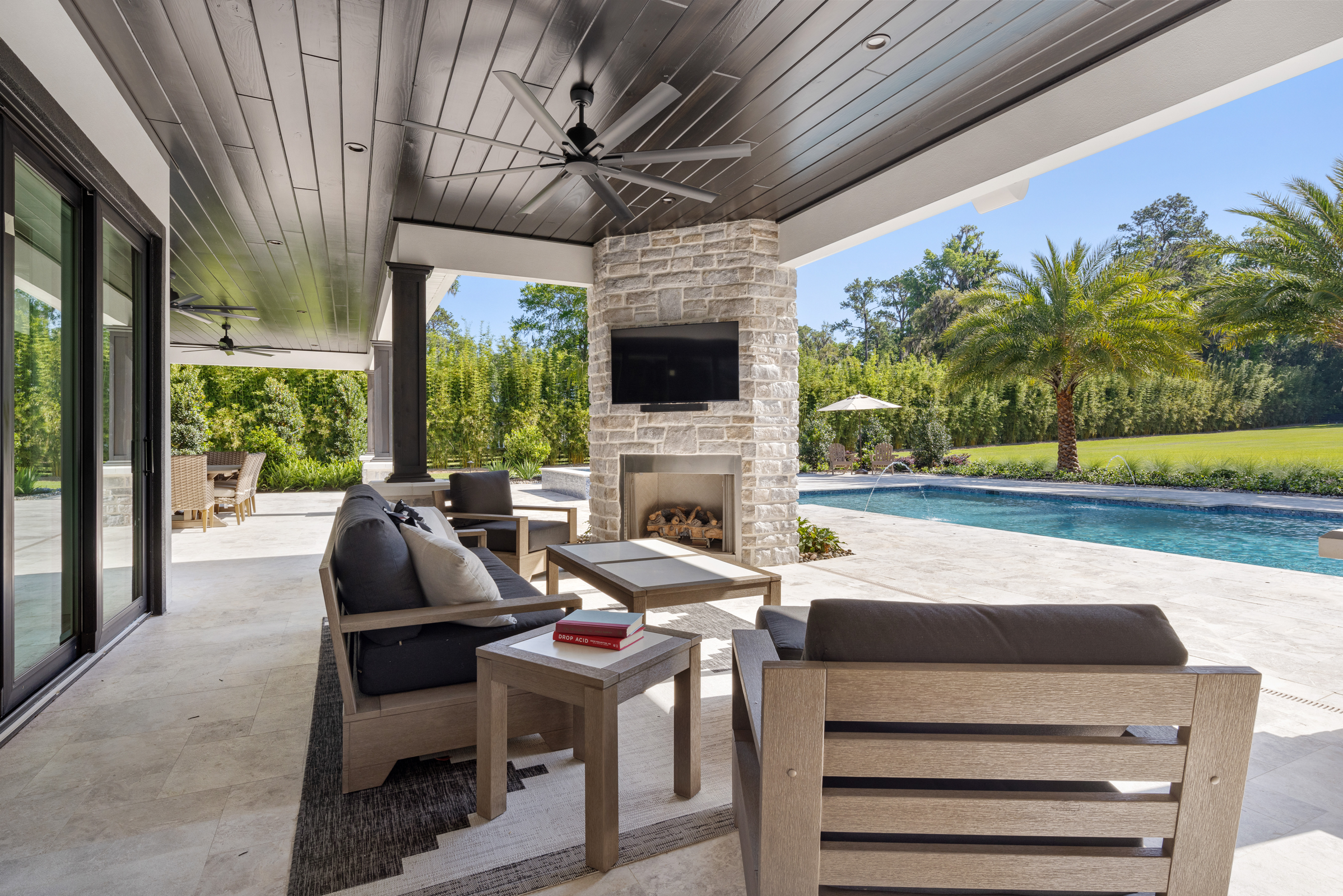 luetgert-development-corporation-lakefront-estate-lanai-bel-lago-ocala